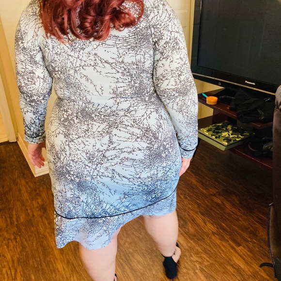Dress - Picture 4 of 10